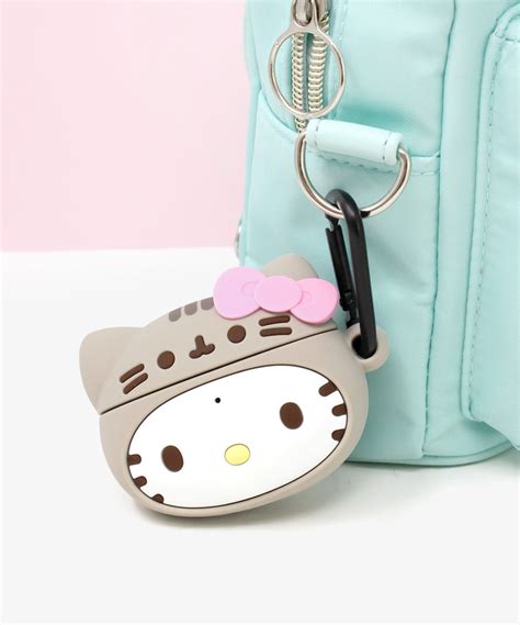 Theres only a light on the front with the wireless charging case, the standard. . Pusheen airpod case